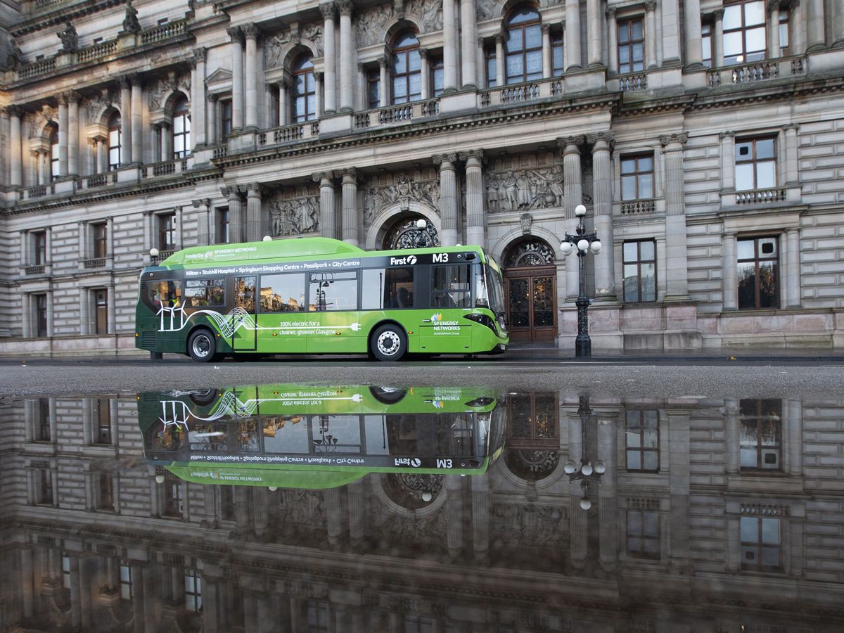First Bus teams up with Glasgow businesses to spread kindness citywide throughout November