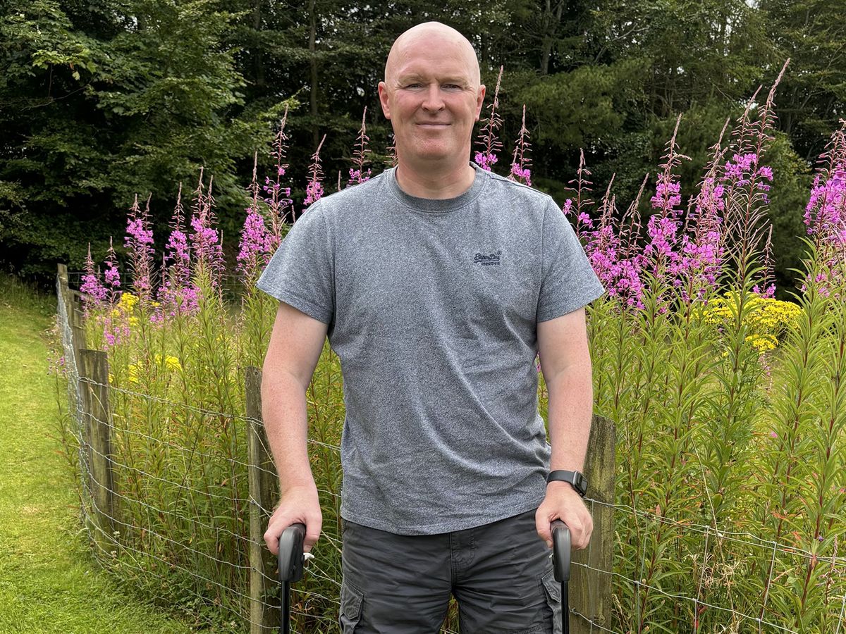 Football legends lace up for 150 mile charity walk inspired by Marcus Stewart, Stephen Darby and the late Doddie Weir