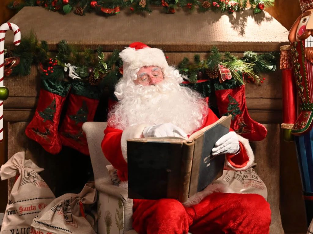 Storytelling with Santa at the Monument