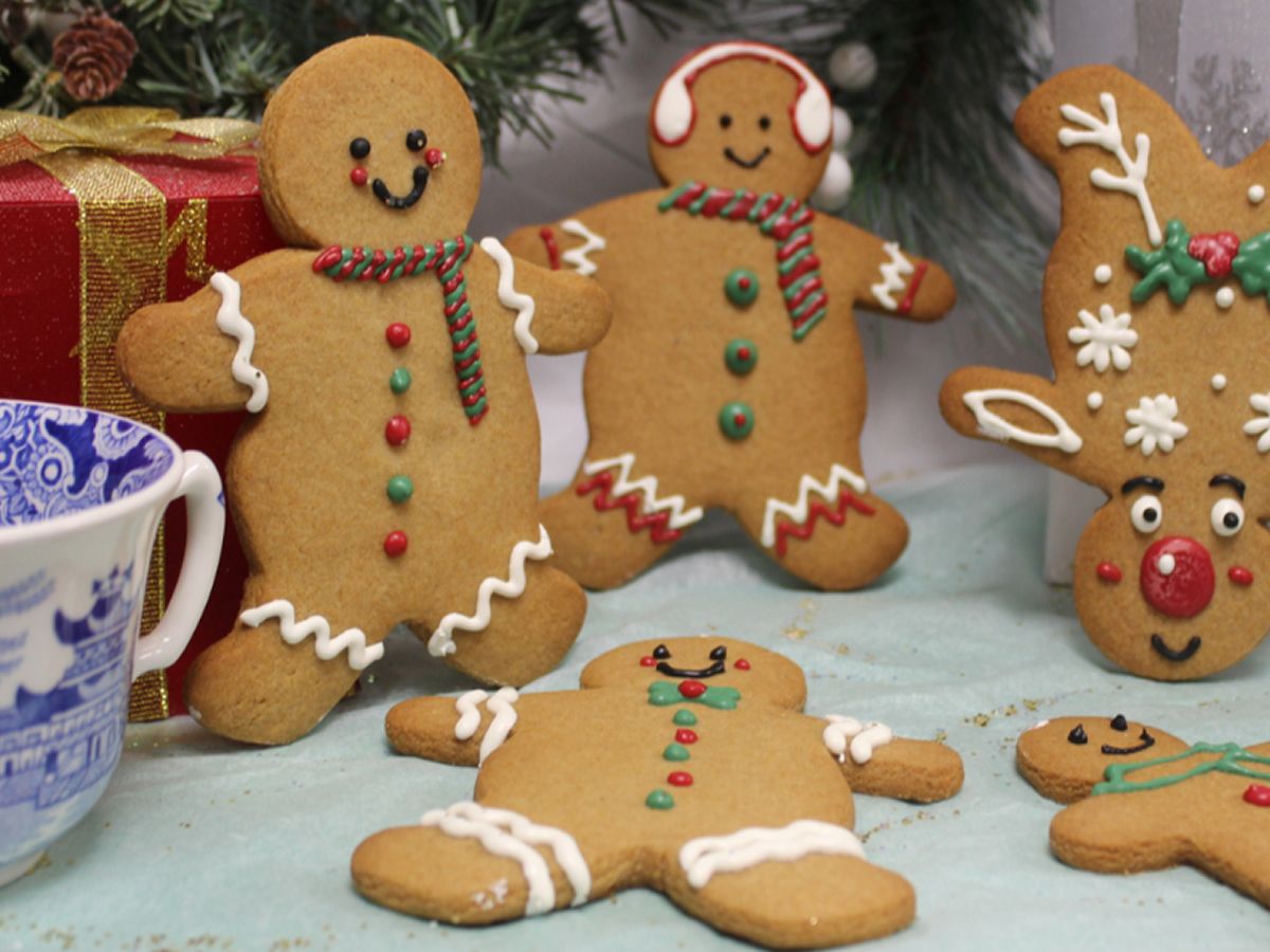 Family Baking Session: Decorate Gingerbread Cookies