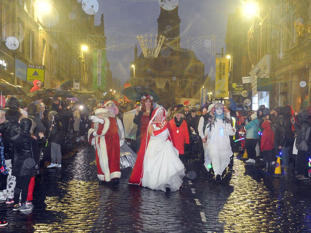Thousands watch Stirling get its Christmas sparkle