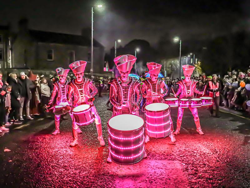 Record crowds roll up to Paisley Halloween Festival