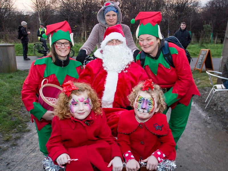 Community Christmas Cracker at Cuningar Loop