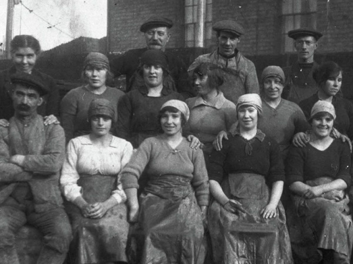 The Herring Year : Following the Fish, the Fleet and the Folk around the Coast