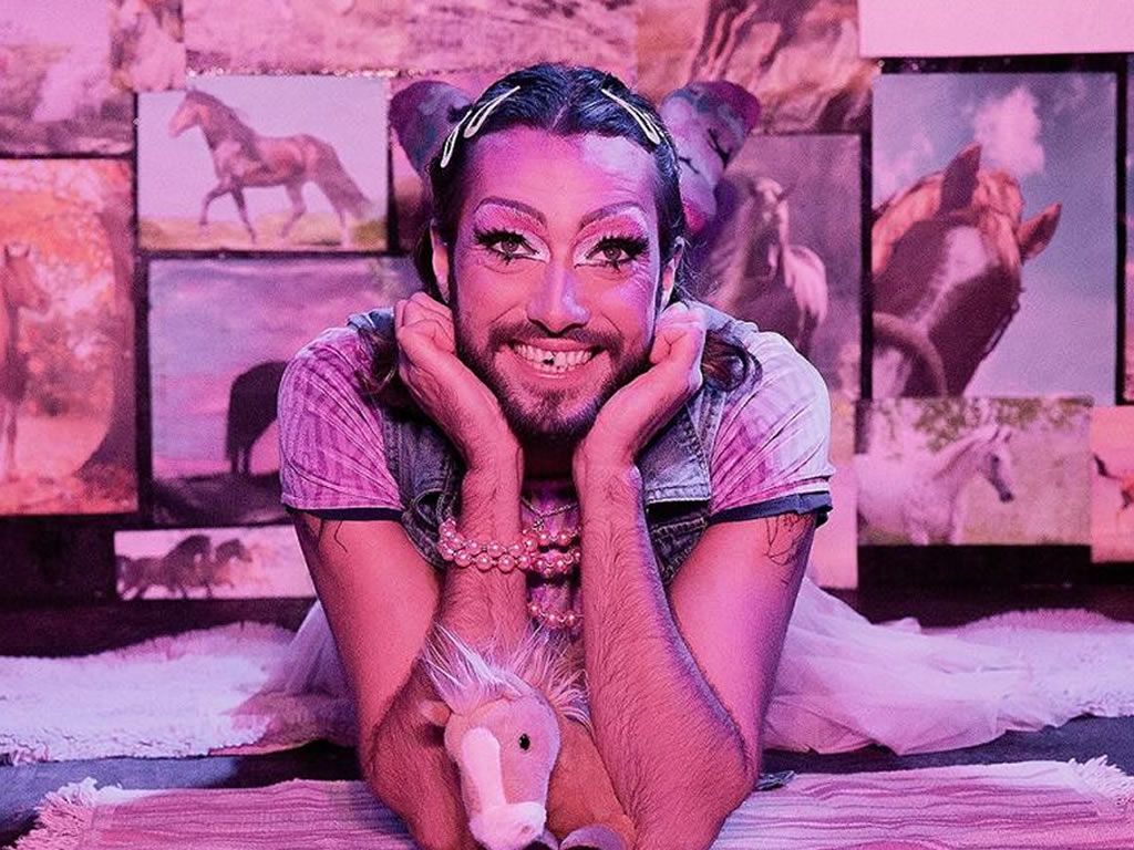 All the Fraudulent Horse Girls