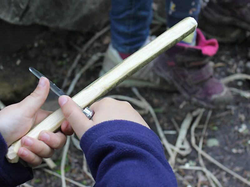 Forest School, Mugdock – Whittling for Wee Folk